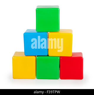 Colorato giocattolo di plastica blocchi isolati su sfondo bianco Foto Stock
