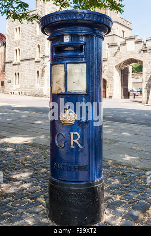 Postboxes per Royal Mail. Windsor, Berkshire, Inghilterra, GB, UK. Foto Stock