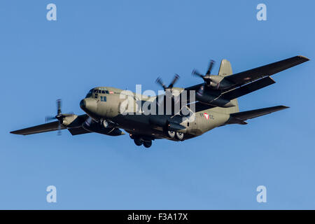 Una C-130K Hercules austriache della Air Force in volo su Ostrava, Repubblica Ceca. Foto Stock