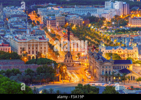 Mirador de Colom di notte, Barcellona, Spagna Foto Stock