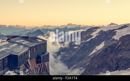 Alpine resort al tramonto. Foto Stock