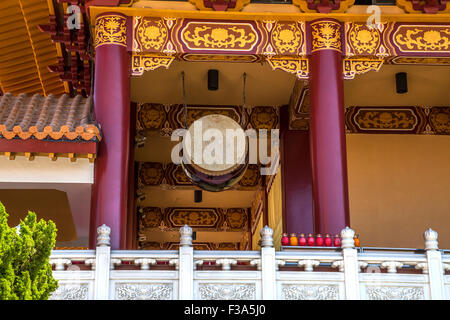 Il tamburo nel soffitto di Hsi Lai Temple, Hacienda Heights, Contea di Los Angeles, California, Stati Uniti d'America Foto Stock