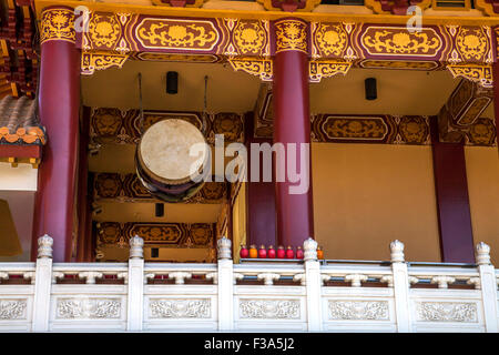 Il tamburo nel soffitto di Hsi Lai Temple, Hacienda Heights, Contea di Los Angeles, California, Stati Uniti d'America Foto Stock