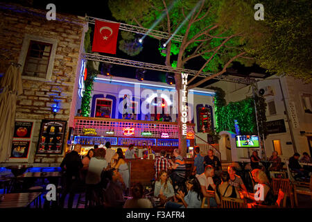 Il popolare lungomare "Casa bianca" bar e discoteca in 'Bar Street' a Bodrum town, Mugla, Turchia. Foto Stock