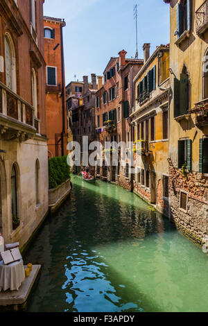 Venezia cityscape, acqua canali ed edifici tradizionali. L'Italia, l'Europa. Foto Stock