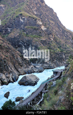 Salta in Tiger Canyon in Cina Foto Stock