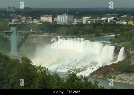 Cascate Americane. Niagara Falls, New York, Stati Uniti d'America. Vista aerea. Vista da Niagara Falls, Ontario, Canada. Foto Stock