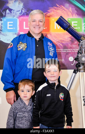 Belfast, Irlanda del Nord, Regno Unito. 3 Ottobre, 2015. L'astronauta della NASA Greg H. Johnson visite Belfast Credit: stephen Barnes/Alamy Live News Foto Stock