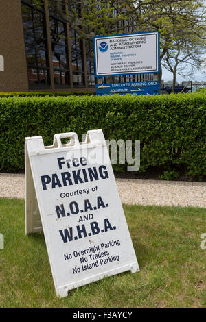 Parcheggio gratuito segno a proprietà N.O.A.A Woods Hole in Massachusetts Foto Stock