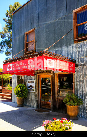 Coquelicot Station Wagon vigneti overhead segno tettoia al di fuori della loro degustazione vini store in Los Olivos in California Foto Stock