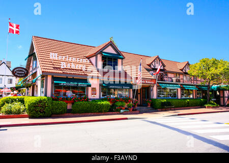 Mortensen di panificazione che serve la tradizionale pasticceria danese in danese-stile villaggio di Solvang in California Foto Stock