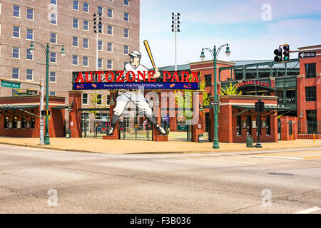 Al di fuori del parco Autozone Baseball Stadium in Memphis TN Foto Stock