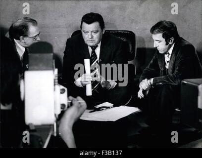 1973 - elezioni nella Repubblica federale di Germania: Dopo una lunga e difficile campagna elettorale, il 3 ottobre ha avuto luogo l'elezione per il Bundestag tedesco. Il risultato: DOCUP ottenere 42,6%, CDU/CSU 48,6 e il FDP 7,9%. Il che significa che il CDU insieme con la CSU di ottenere il maggior numero di voti (3,7% in più rispetto al 1972), ma non potevano raggiungere la maggioranza assoluta. Successivamente SPD e FDP sono pronti a continuare la loro cooperazione, sembra di essere sicuri che Helmut Schmidt sarà il Cancelliere anche in futuro. Ma oltre a questo, il cancelliere tedesco Helmut Kohl e il cancelliere del candidato del CDU, ha annunciato che egli sarà Foto Stock