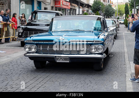 A Torrejon de Ardoz, Spagna. 3 Ottobre, 2015. Riunione di classic american cars, durante le feste patronali, dalle strade di Torrejon de Ardoz, il 3 ottobre 2015. Bella auto blu, Chevrolet Impala del 1959. Credito: Russet apple/Alamy Live News Foto Stock