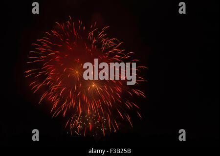 Fuochi d'artificio come parte della luminaria di Santa Croce, festival, Lucca, Toscana, Italia Foto Stock