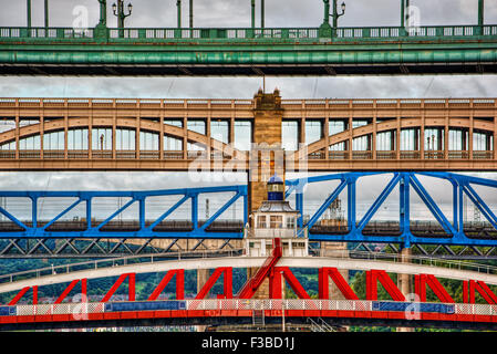 Settembre 2015, ponti di Newcastle upon Tyne (Inghilterra), HDR-tecnica Foto Stock