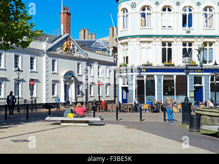 L'Hotel Kigston e Trinity House, Piazza Trinità di Kingston upon Hull, East Riding of Yorkshire, Inghilterra, Regno Unito Foto Stock