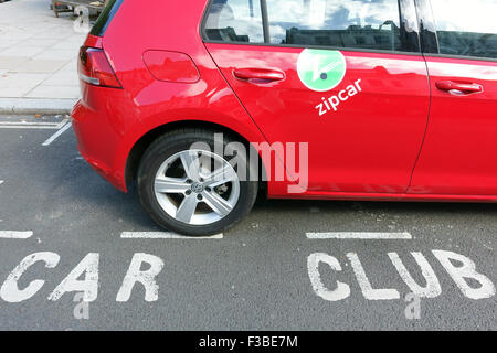 Zipcar car club auto nel parcheggio dedicato Place, Londra Foto Stock