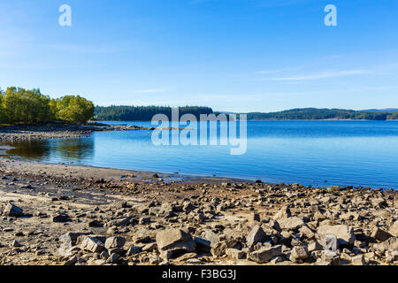 Acqua Kielder vicino al Tower Knowe del Centro Visitatori, Kielder Forest, Northumberland, England, Regno Unito Foto Stock