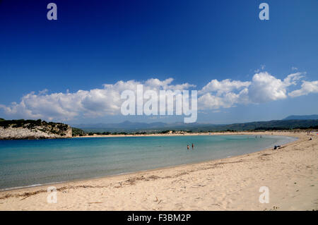 Voidokilia Beach in Messinia area del Peloponneso greco. normalmente fotografato dal di sopra per mostrare la sua "Omega" forma. Foto Stock