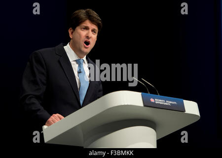 Manchester, Regno Unito. Il 4 ottobre 2015. Andrew Feldman, Baron Feldman di Elstree parla al giorno 1 del 2015 Congresso del Partito Conservatore di Manchester. Credito: Russell Hart/Alamy Live News. Foto Stock