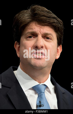 Manchester, Regno Unito. Il 4 ottobre 2015. Andrew Feldman, Baron Feldman di Elstree parla al giorno 1 del 2015 Congresso del Partito Conservatore di Manchester. Credito: Russell Hart/Alamy Live News. Foto Stock