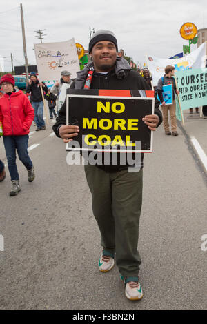 Il Detroit marzo per la giustizia che ha riunito quelli preoccupati per l'ambiente, la razza giustizia e questioni simili. Foto Stock