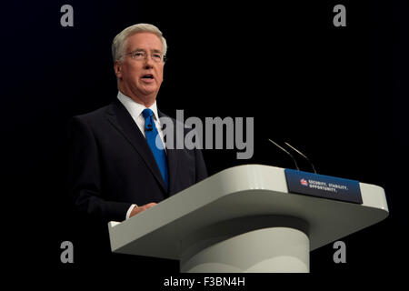 Manchester, Regno Unito. Il 4 ottobre 2015. L'Rt Hon Michael Fallon MP, Segretario di Stato per la difesa parla al giorno 1 del 2015 Congresso del Partito Conservatore di Manchester. Credito: Russell Hart/Alamy Live News. Foto Stock