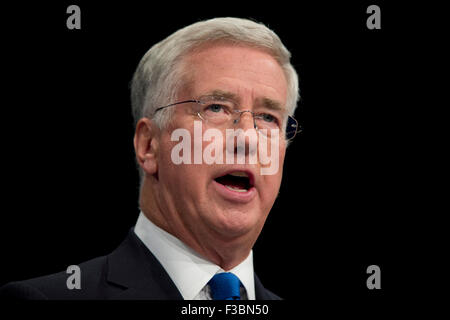 Manchester, Regno Unito. Il 4 ottobre 2015. L'Rt Hon Michael Fallon MP, Segretario di Stato per la difesa parla al giorno 1 del 2015 Congresso del Partito Conservatore di Manchester. Credito: Russell Hart/Alamy Live News. Foto Stock