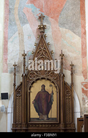 San Nicola raffigurato nell'altare laterale della chiesa della Presentazione della Beata Vergine Maria del monastero domenicano in Ceske Budejovice, Boemia del Sud, Repubblica Ceca. Foto Stock