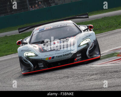 Monza, Italia, 2 Ottobre 2015 - Miguel Ramos sui cordoli della curva 2 durante la Gt Open Race in Monza Credito: Edoardo Nicolino/Alamy Live News Foto Stock