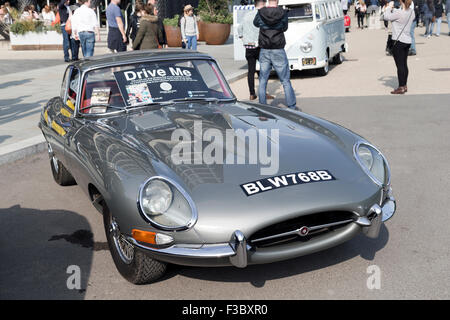 London, England, Regno Unito: 4 ottobre 2015 Classic car boot vendita, Lewis Cubitt Square, Kings Cross, London, England, Regno Unito, Credito: Keith Erskine/Alamy Live News Foto Stock