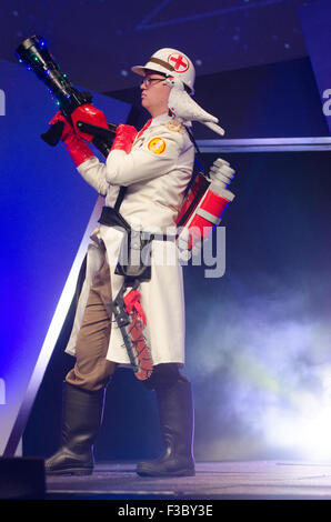 Sydney, Australia. 4 Ottobre, 2015. Cosplayers partecipare al proprio'Cos Cosplay concorrenza nel giorno finale di EB Expo che ha avuto luogo a Sydney Olympic Park. Credito: mjmediabox/Alamy Live News Foto Stock