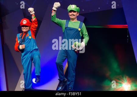 Sydney, Australia. 4 Ottobre, 2015. Cosplayers partecipare al proprio'Cos Cosplay concorrenza nel giorno finale di EB Expo che ha avuto luogo a Sydney Olympic Park. Credito: mjmediabox/Alamy Live News Foto Stock