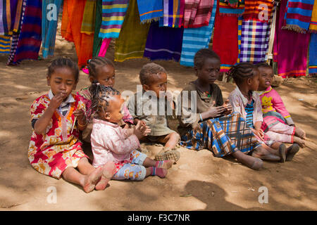 Dorze bambini in Chencha, Valle dell'Omo, Etiopia Foto Stock