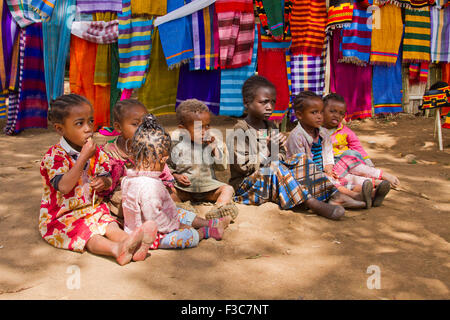 Dorze bambini in Chencha, Valle dell'Omo, Etiopia Foto Stock