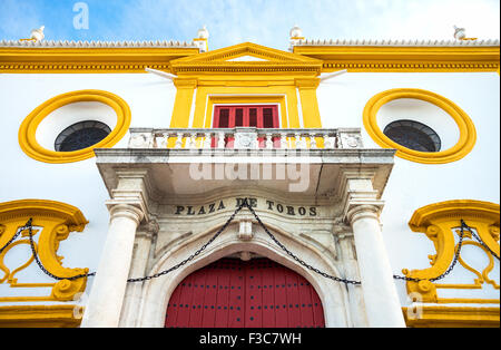 Spagna, Andalusia, Siviglia, l'ingresso principale della Plaza de Toros (Arena) Foto Stock
