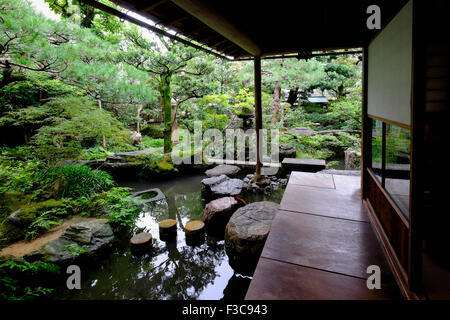 Nomura Samurai Family House garden nel quartiere Nagamachi di Kanazawa Giappone Foto Stock