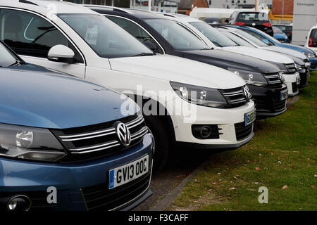 Caffyns VW Volkswagen concessionaria auto showroom in Portslade Brighton SUSSEX REGNO UNITO Foto Stock