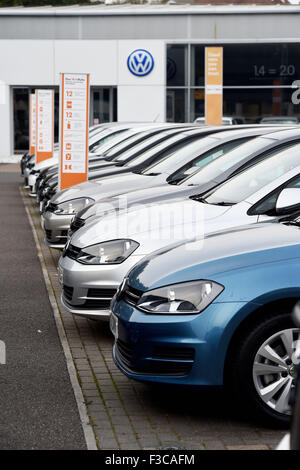 Caffyns VW Volkswagen concessionaria auto showroom in Portslade Brighton SUSSEX REGNO UNITO Foto Stock