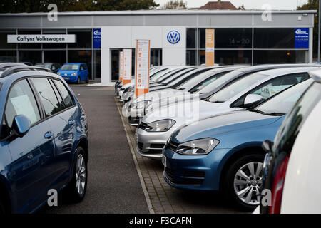 Caffyns VW Volkswagen concessionaria auto showroom in Portslade Brighton SUSSEX REGNO UNITO Foto Stock