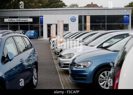 Caffyns VW Volkswagen concessionaria auto showroom in Portslade Brighton SUSSEX REGNO UNITO Foto Stock