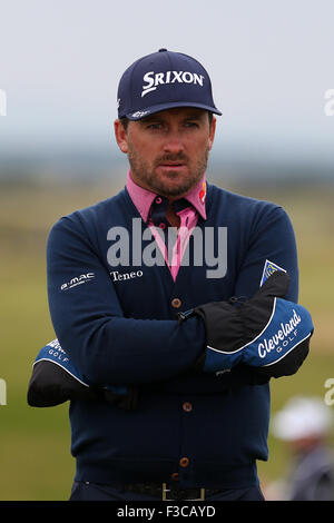 St Andrews, Scozia. 04 ott 2015. Alfred Dunhill Links il golf. Graeme McDowell dell Irlanda del Nord il fairway del xv foro Credito: Azione Sport Plus/Alamy Live News Foto Stock