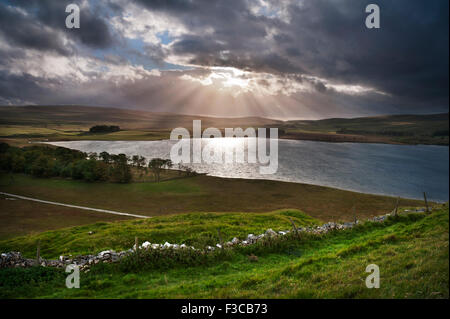 Maltempo su Malham Tarn, Yorkshire Dales National Park, Regno Unito. Foto Stock