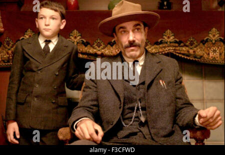 Vi sarà sangue 2007 Paramount egli film con Daniel Day-Lewis a destra e Dillon Freasier Foto Stock