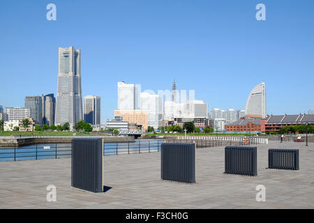 Skyline del moderno Minato Mirai distretto di Yokohama in Giappone Foto Stock