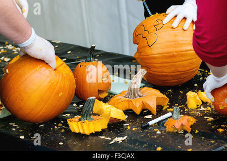 Rendendo zucche di Halloween Foto Stock