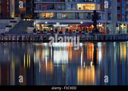 Ristorante, Royal Victoria Dock, London Borough of Newham, Londra E16, Regno Unito Foto Stock