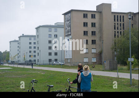 L'ostello della gioventù a prora sull isola di Ruegen, Germania, 5 ottobre 2015. Entro la fine di ottobre, stato di Meclemburgo-pomerania prevede di utilizzare una sala polivalente presso l'Ostello della gioventù a casa 150 rifugiati. A partire dal 1 novembre 2015, l'Ostello della gioventù è di circa 400 letti sarà utilizzato per i rifugiati fino al 28 febbraio 2016. L'ostello della gioventù è stato aperto nel 2011, presso la prora beach resort costruito originariamente sotto i nazisti. Foto: Stefan Sauer/DPA Foto Stock