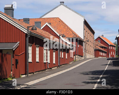 Lavoratori cottages fino a 250 anni di Moss, Ostfold Norvegia, rosso clapboard case per le ferriere locali Foto Stock